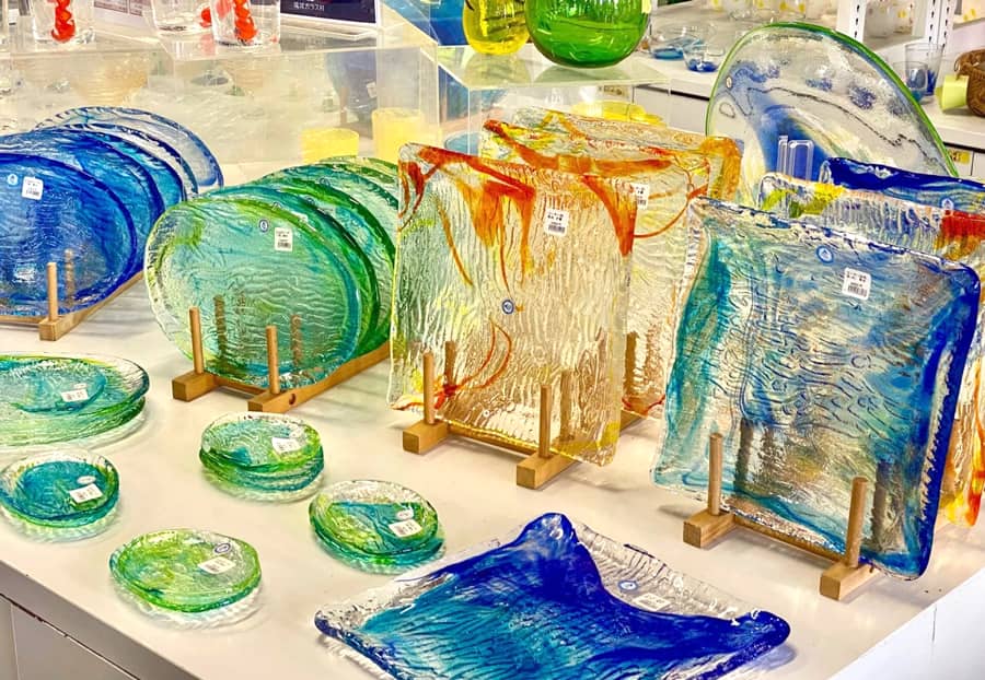 Đảo Okinawa Nhật Bản: Viên ngọc xanh của xứ Phù Tang Ryukyu Glass (琉球ガラス)