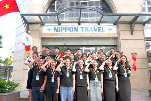 Nhân viên Nippon Travel hưởng ứng Quốc khánh 2/9