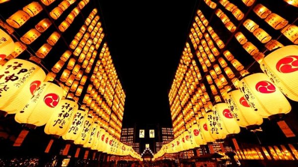 Lễ Hội Nihonmatsu: Màn diễu hành của 3.000 chiếc đèn lồng ở Fukushima Lễ hội đèn lồng Nihonmatsu
