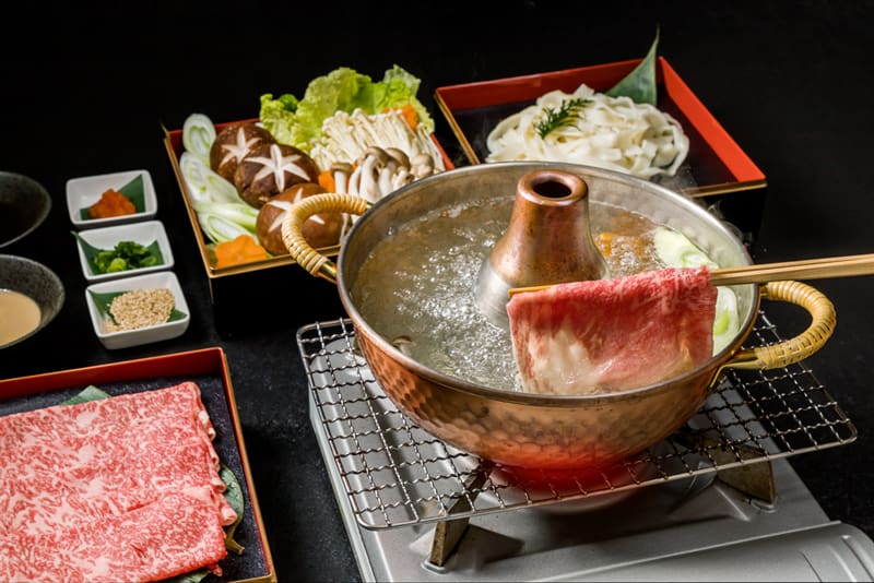 Lẩu shabu shabu với thịt bò Kobe