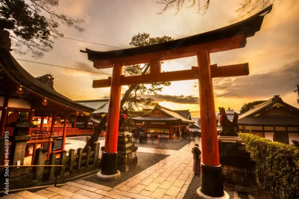 Đến thăm đền Fushimi Inari Taisha với hơn 10.000 cổng Torii