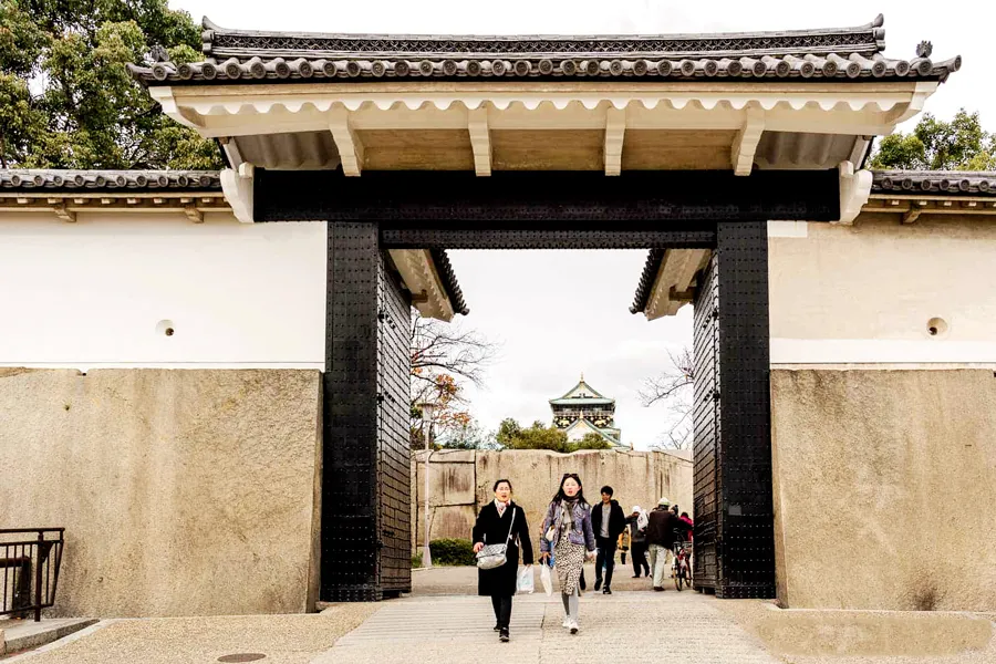 Lâu Đài Osaka - Ngắm hoa anh đào tại thành cổ Osaka Castle