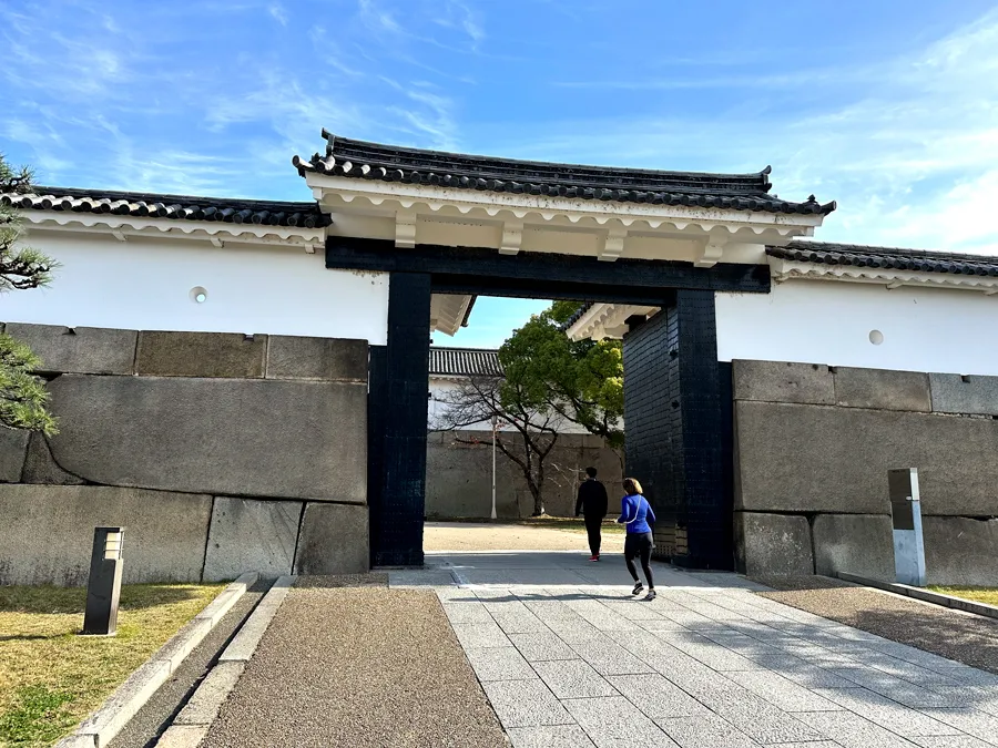 Lâu Đài Osaka - Ngắm hoa anh đào tại thành cổ Osaka Castle