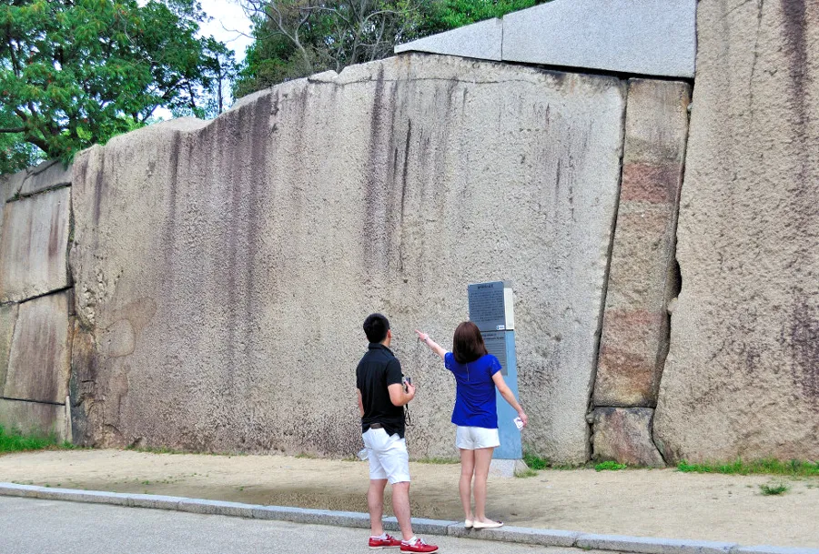 Lâu Đài Osaka - Ngắm hoa anh đào tại thành cổ Osaka Castle