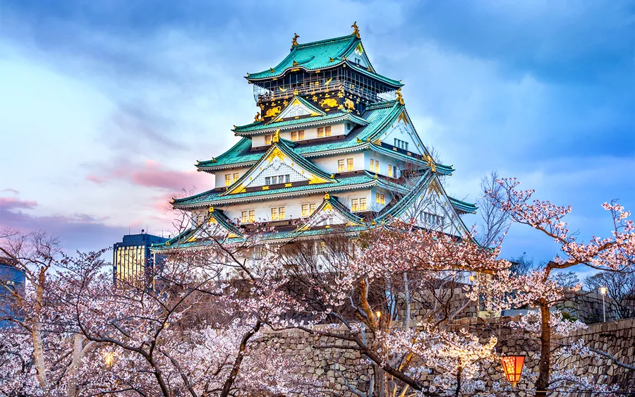 Lâu Đài Osaka - Ngắm hoa anh đào tại thành cổ Osaka Castle