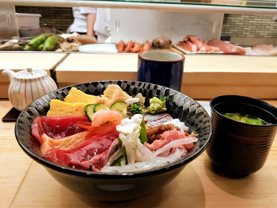 Chợ cá Tsukiji Outer Market - Khu chợ cá lớn nhất thế giới