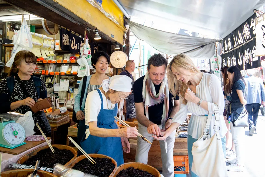 Chợ cá Tsukiji Outer Market - Khu chợ cá lớn nhất thế giới