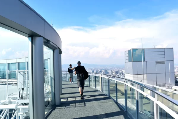 Hành trình du lịch Nhật Bản tự túc 14 ngày Umeda sky building: Trải nghiệm tòa nhà trọc trời tại Osaka