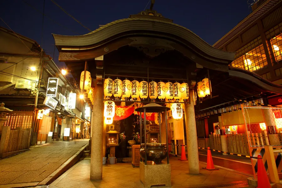 Phố Hozenji Yokocho - Nét hoài niệm giữa lòng Osaka hiện đại