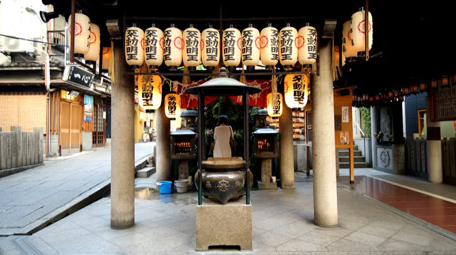 Phố Hozenji Yokocho - Nét hoài niệm giữa lòng Osaka hiện đại