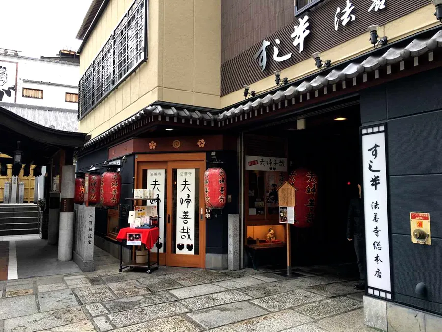 Phố Hozenji Yokocho - Nét hoài niệm giữa lòng Osaka hiện đại