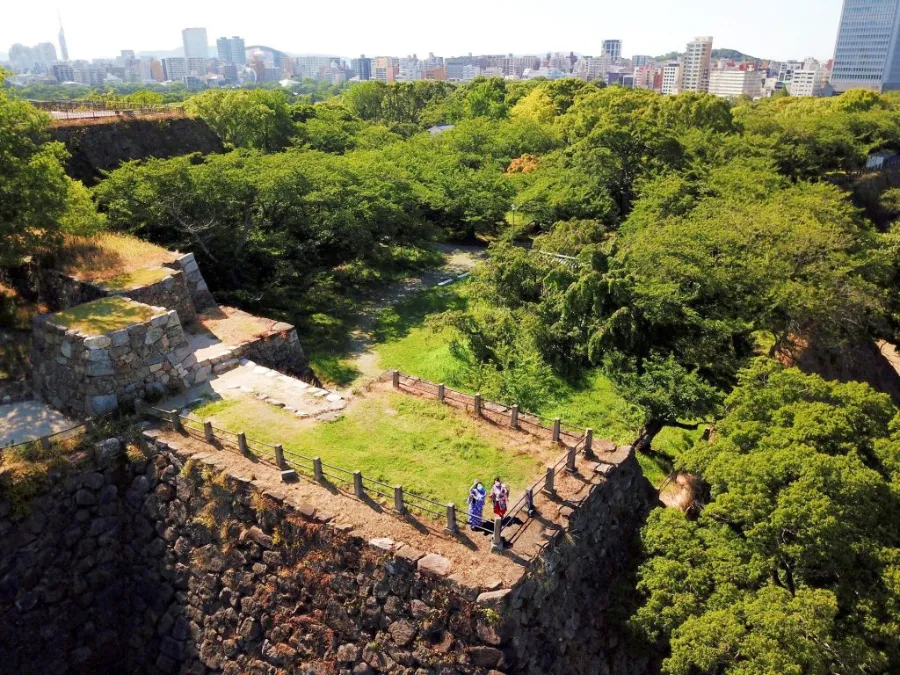 Fukuoka Castle Ruins: Khám phá vẻ đẹp của lâu đài Fukuoka