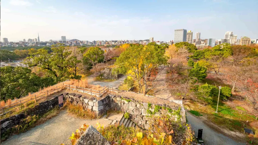 Fukuoka Castle Ruins: Khám phá vẻ đẹp của lâu đài Fukuoka