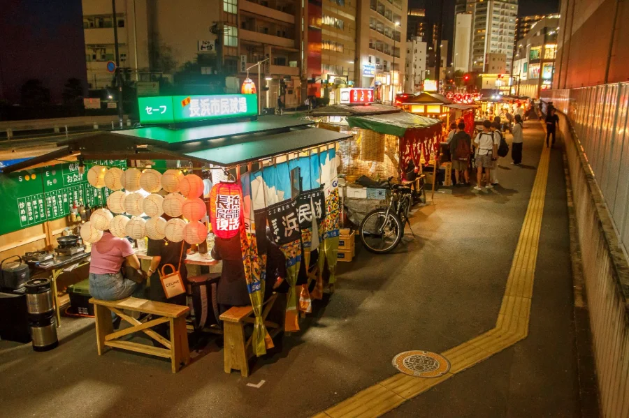 Hakata Station: Cửa ngõ sôi động vào thành phố Fukuoka