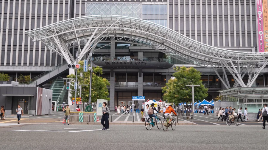 Hakata Station: Cửa ngõ sôi động vào thành phố Fukuoka