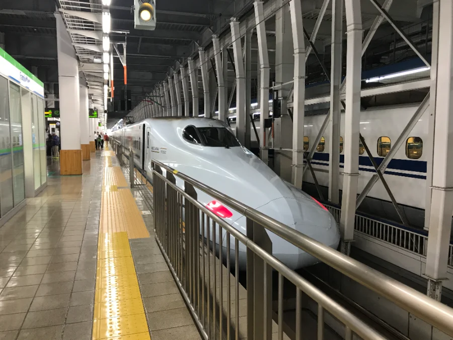 Hakata Station: Cửa ngõ sôi động vào thành phố Fukuoka