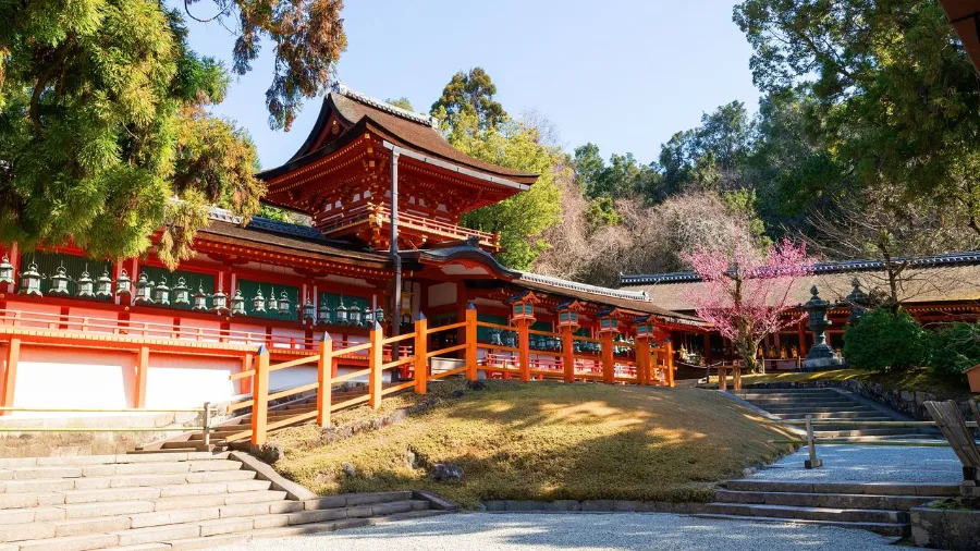 Kasuga Taisha Shrine: Ngôi đền linh thiêng bậc nhất ở Nara