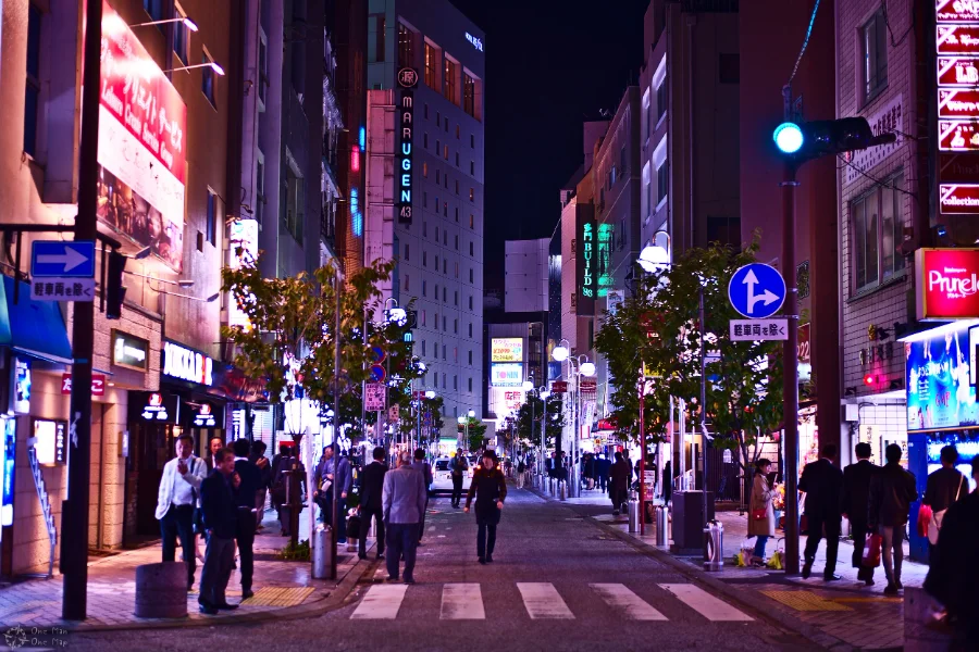 Hakata Station: Cửa ngõ sôi động vào thành phố Fukuoka