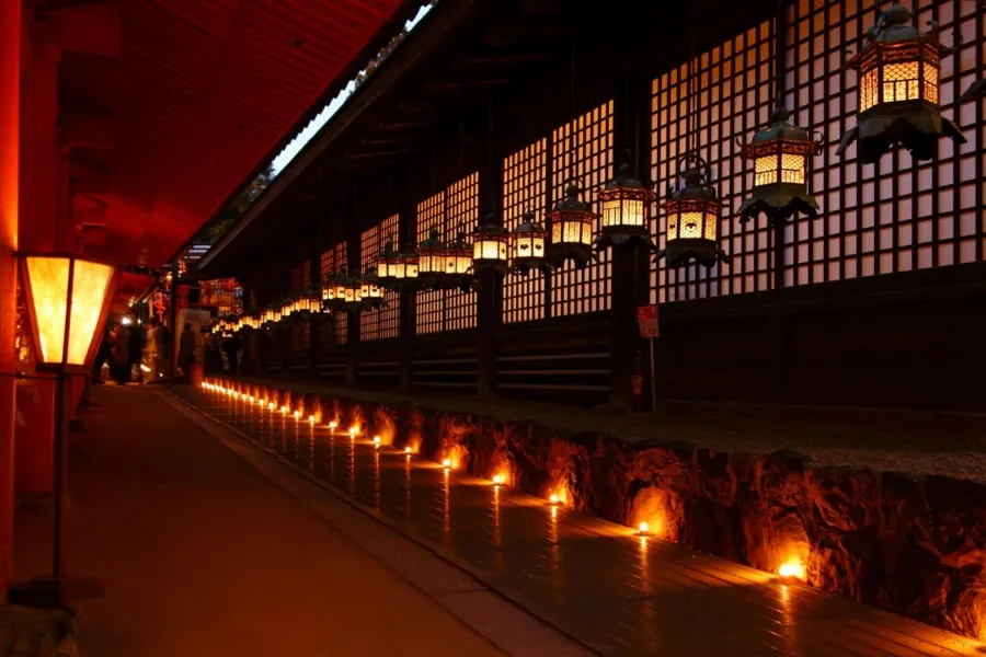 Lễ hội đèn lồng Mantoro ở Kasuga Taisha Shrine