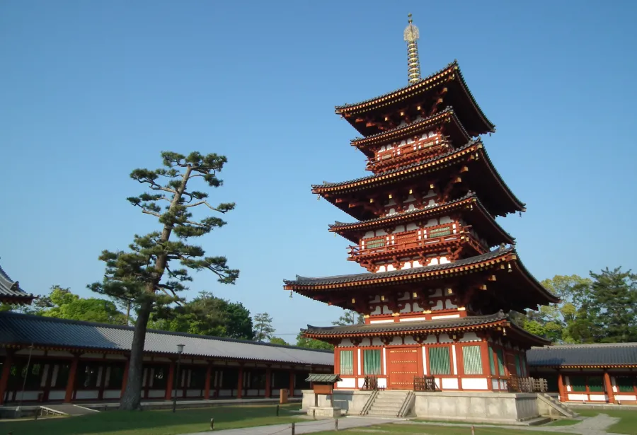 Yakushi ji Temple: Vẻ đẹp bình yên giữa lòng cố đô Nara