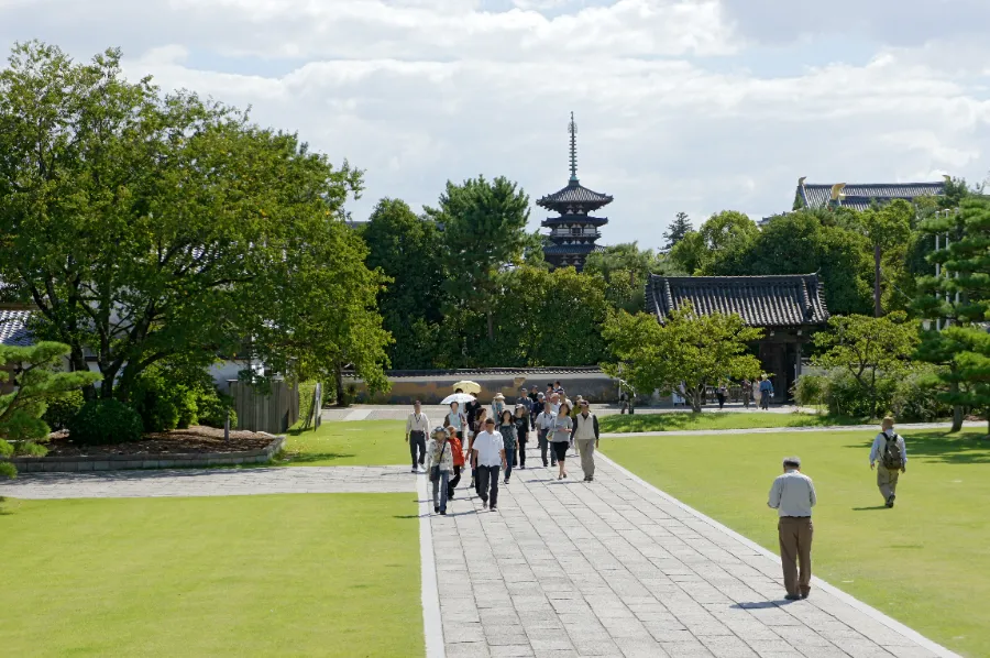 Yakushi ji Temple: Vẻ đẹp bình yên giữa lòng cố đô Nara