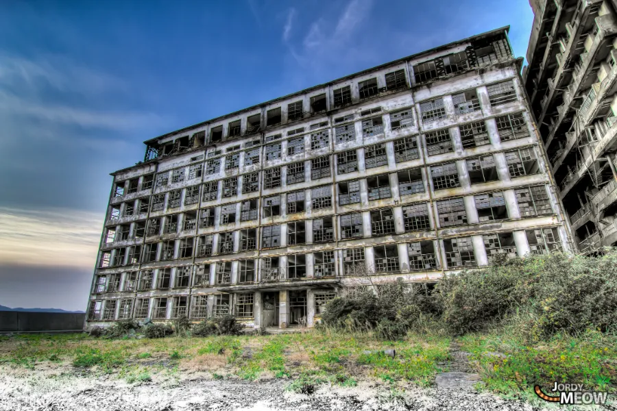 Hashima Island: Khám Phá "Thành Phố Ma" Giữa Đại Dương