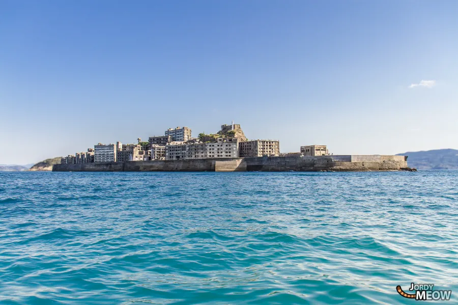 Hashima Island: Khám Phá "Thành Phố Ma" Giữa Đại Dương