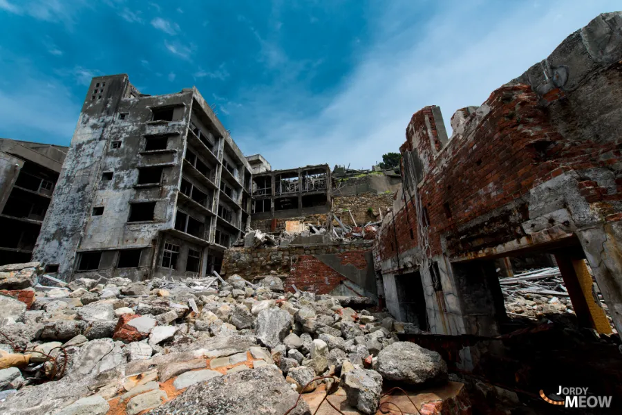 Hashima Island: Khám Phá "Thành Phố Ma" Giữa Đại Dương