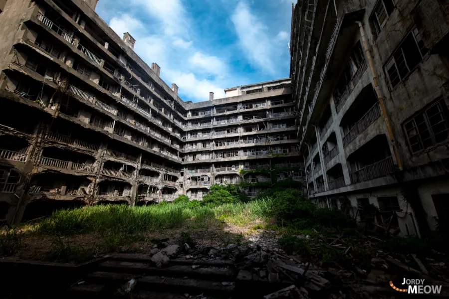 Hashima Island: Khám Phá "Thành Phố Ma" Giữa Đại Dương