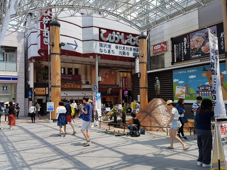 Higashimuki Shopping Street: Thiên đường mua sắm tại Nara