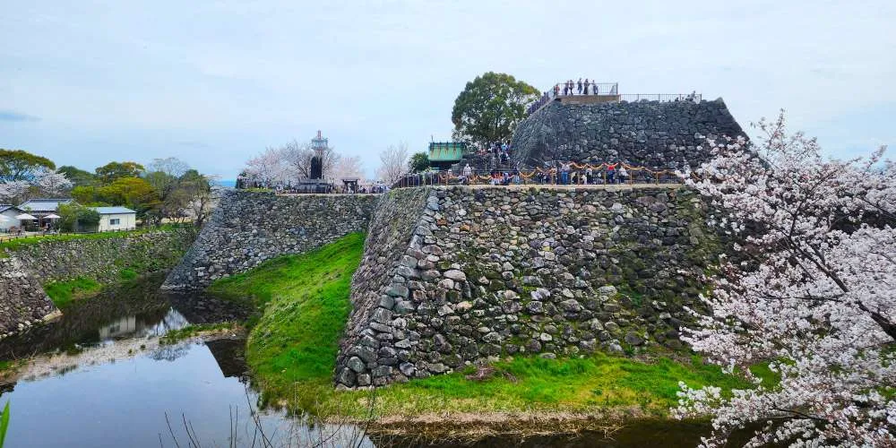 Koriyama Castle Ruins: Vẻ đẹp thiên nhiên của thành cổ Nara