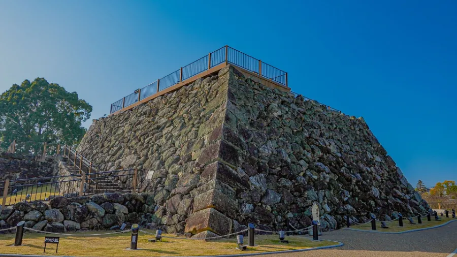 Koriyama Castle Ruins: Vẻ đẹp thiên nhiên của thành cổ Nara