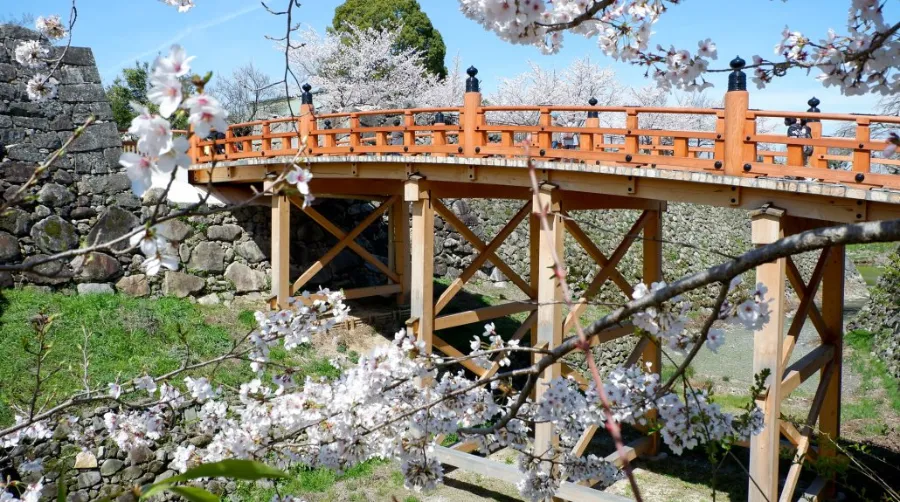 Koriyama Castle Ruins: Vẻ đẹp thiên nhiên của thành cổ Nara