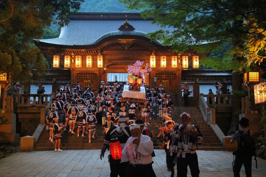 Yahiko Shrine: Hành trình tâm linh về miền đất thánh