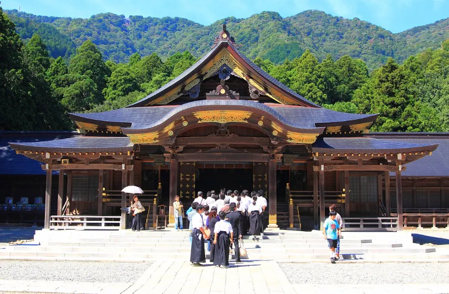 Yahiko Shrine: Hành trình tâm linh về miền đất thánh