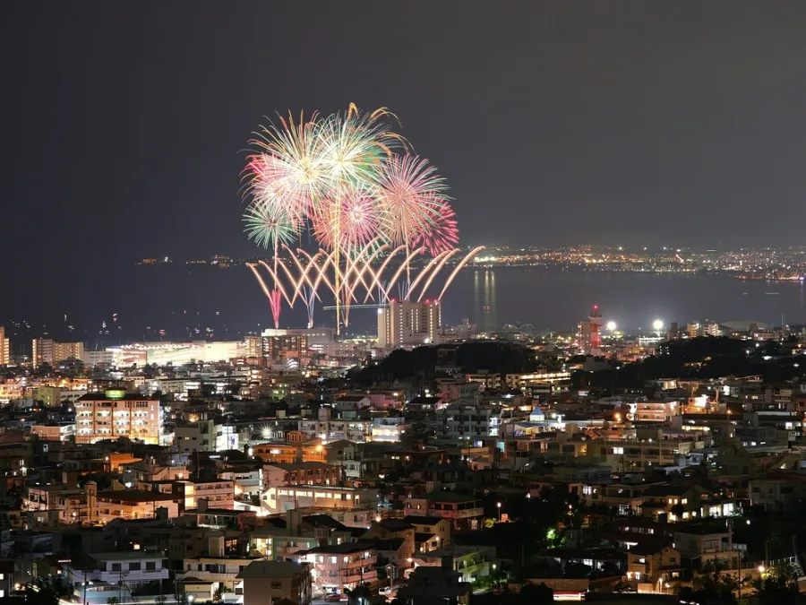 Lễ hội pháo hoa Naha Matsuri ở Naha, Okinawa