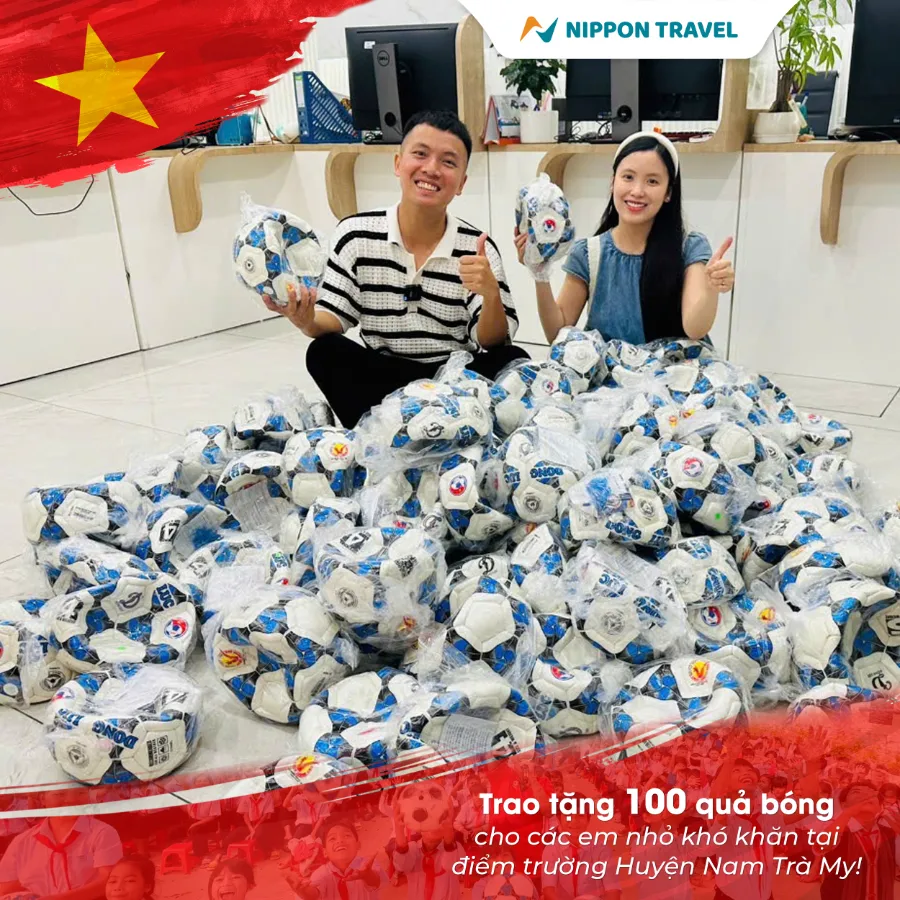 Trao tặng 100 quả bóng cho các em nhỏ huyện Nam Trà My