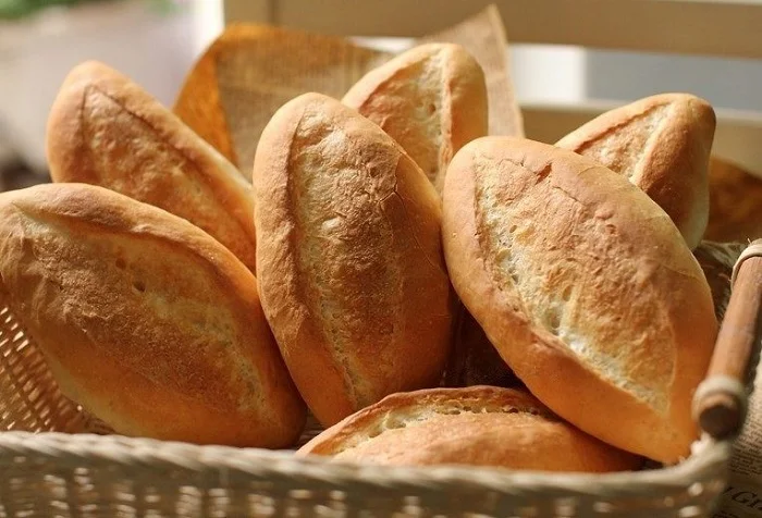Có được mang bánh mì lên máy bay không?