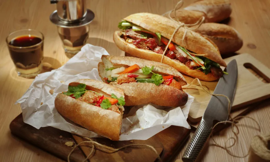 Có được mang bánh mì lên máy bay không?