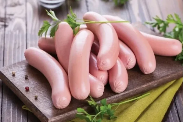 Có được mang xúc xích lên máy bay không?