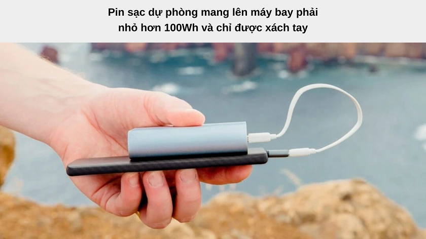 Sạc điện thoại có được mang lên máy bay không?
