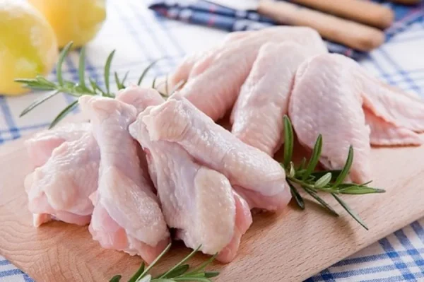 Thịt gà có được mang lên máy bay không?