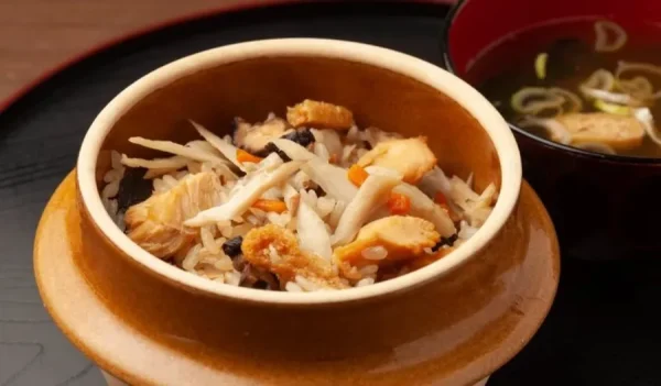 Kamameshi (Cơm niêu)