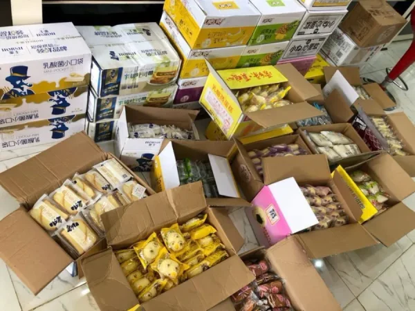 Hành khách có được mang bánh kẹo lên máy bay không?