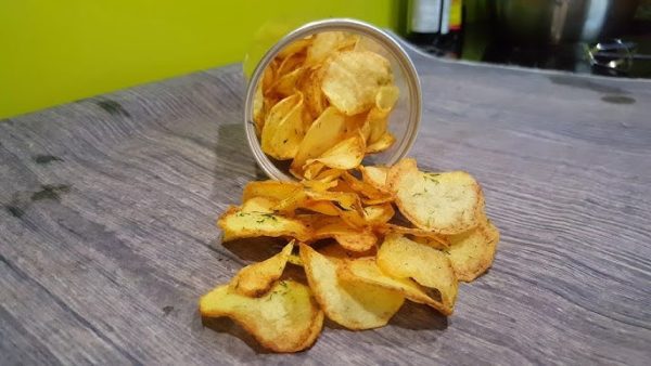 Có được mang bim bim lên máy bay không?