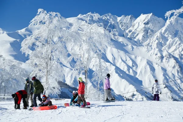 Hakuba Village: Thiên đường tuyết dưới chân núi Alps Hakuba Village: Thiên đường tuyết dưới chân núi Alps