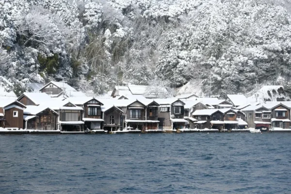 Khám phá vẻ đẹp của 15 ngôi làng cổ Nhật Bản mùa đông