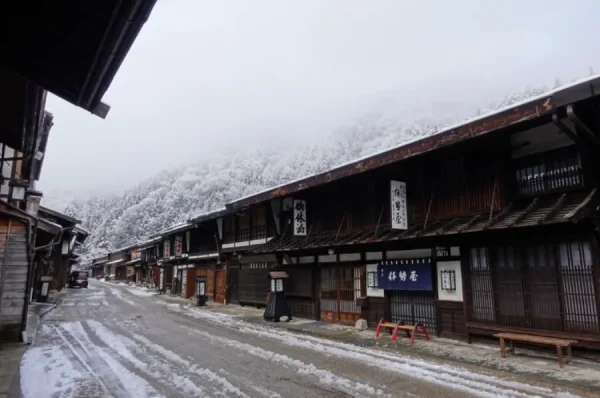 Khám phá vẻ đẹp của 15 ngôi làng cổ Nhật Bản mùa đông