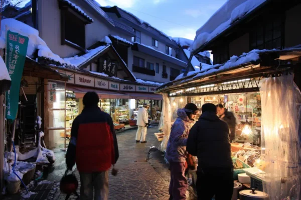 Khám Phá Nozawaonsen: Ngôi Làng Cổ Kính Với Suối Nước Nóng Và Tuyết Trắng Khám Phá Nozawaonsen: Ngôi Làng Cổ Kính Với Suối Nước Nóng Và Tuyết Trắng