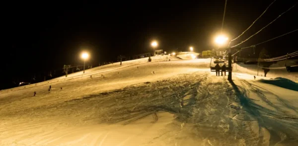 Khám Phá Nozawaonsen: Ngôi Làng Cổ Kính Với Suối Nước Nóng Và Tuyết Trắng Khám Phá Nozawaonsen: Ngôi Làng Cổ Kính Với Suối Nước Nóng Và Tuyết Trắng